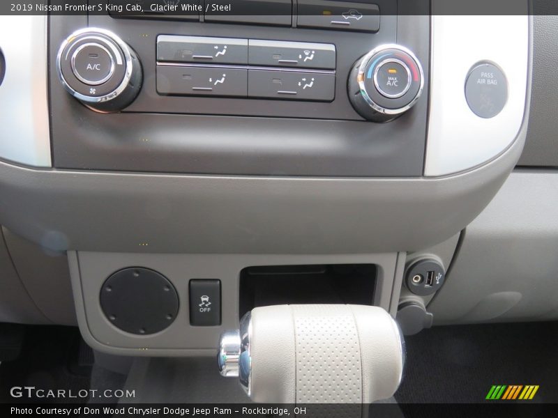 Glacier White / Steel 2019 Nissan Frontier S King Cab