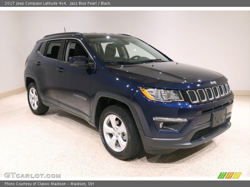 Front 3/4 View of 2017 Compass Latitude 4x4