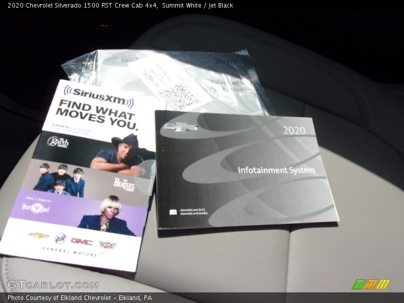 Summit White / Jet Black 2020 Chevrolet Silverado 1500 RST Crew Cab 4x4