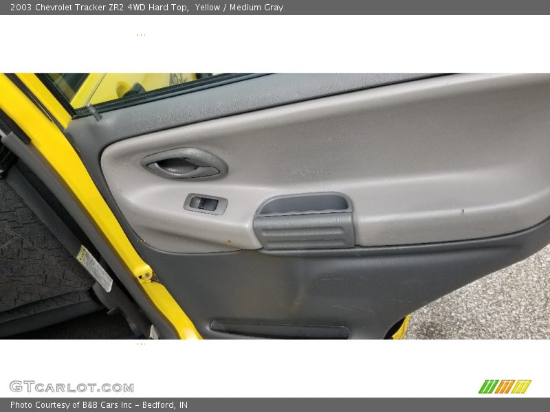 Yellow / Medium Gray 2003 Chevrolet Tracker ZR2 4WD Hard Top