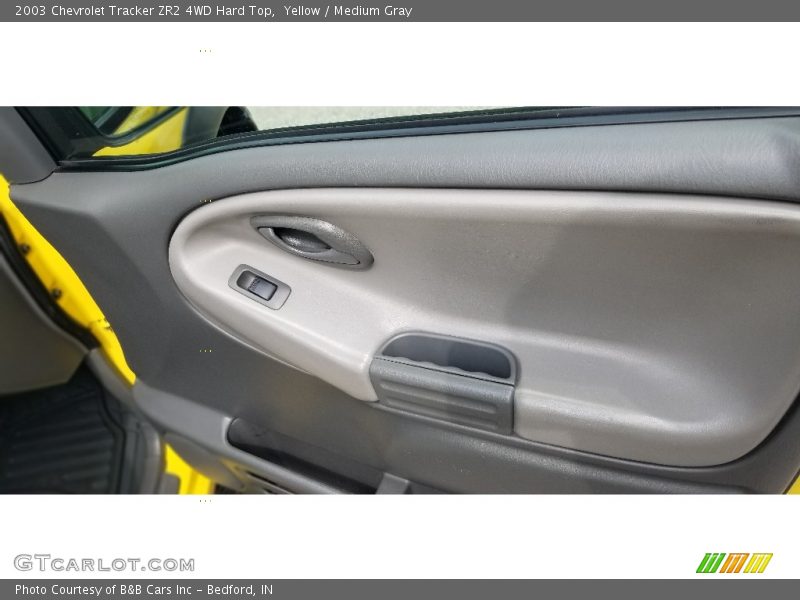 Yellow / Medium Gray 2003 Chevrolet Tracker ZR2 4WD Hard Top
