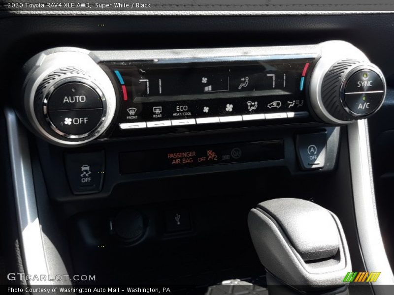 Super White / Black 2020 Toyota RAV4 XLE AWD