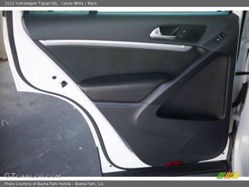 Candy White / Black 2013 Volkswagen Tiguan SEL