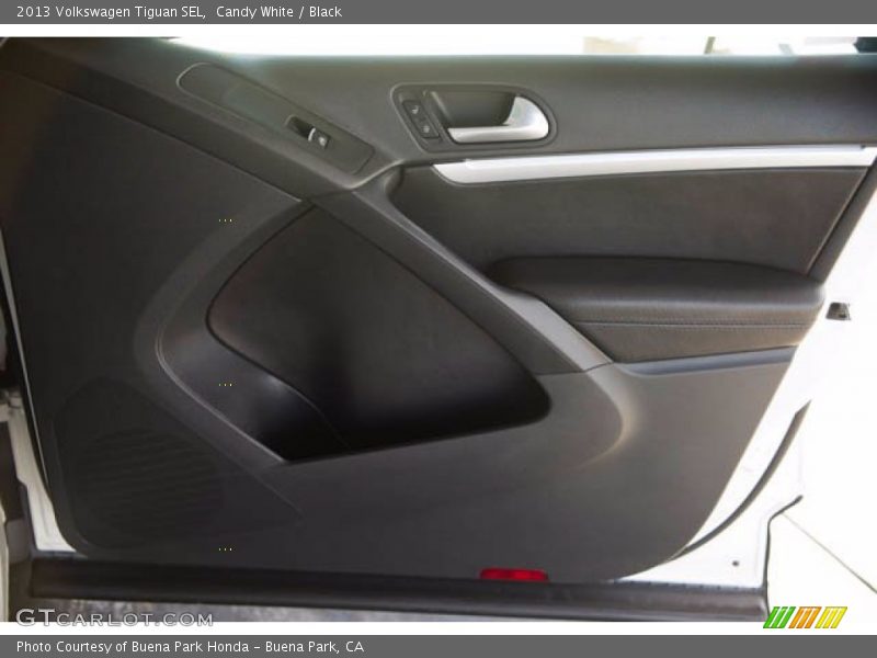 Candy White / Black 2013 Volkswagen Tiguan SEL