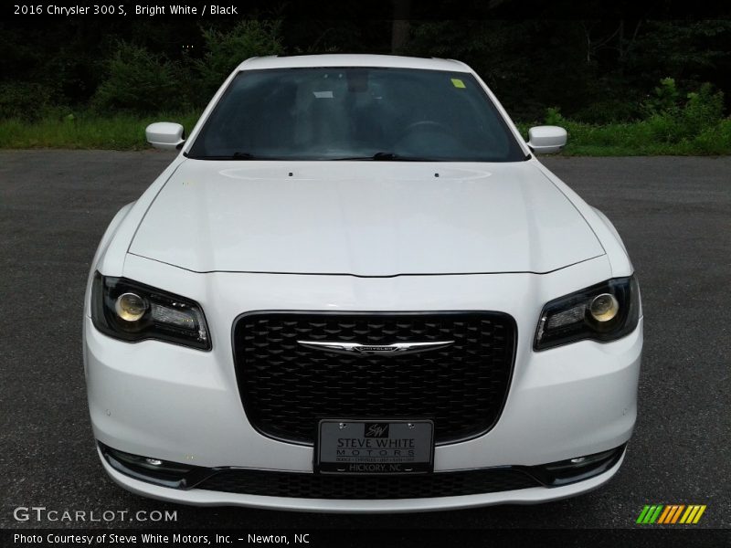 Bright White / Black 2016 Chrysler 300 S