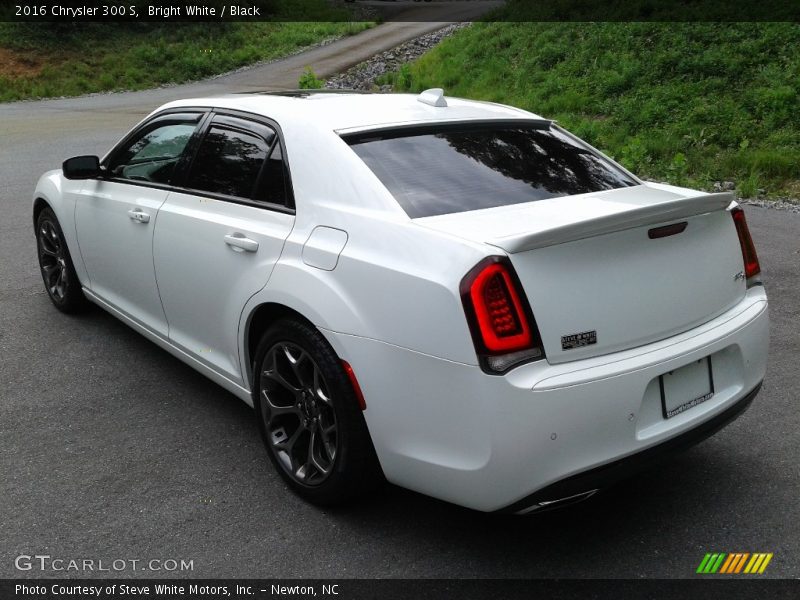 Bright White / Black 2016 Chrysler 300 S