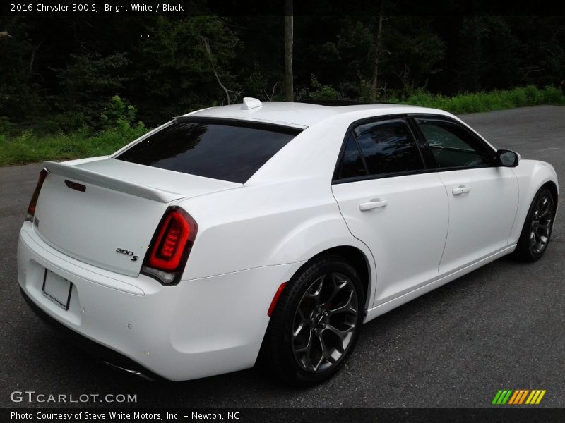 Bright White / Black 2016 Chrysler 300 S
