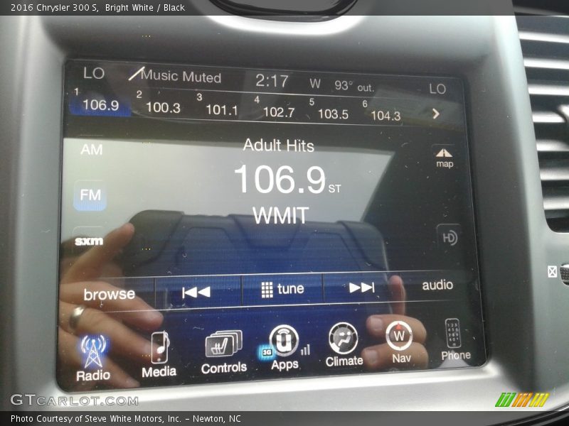 Bright White / Black 2016 Chrysler 300 S