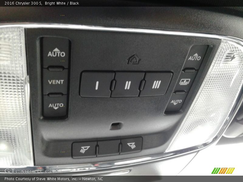 Bright White / Black 2016 Chrysler 300 S