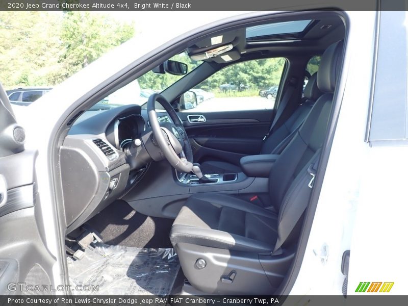 Bright White / Black 2020 Jeep Grand Cherokee Altitude 4x4