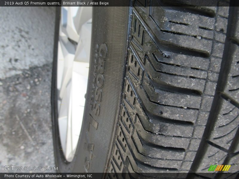 Brilliant Black / Atlas Beige 2019 Audi Q5 Premium quattro
