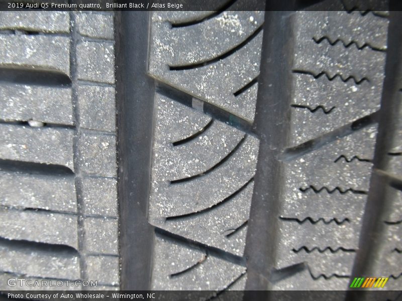 Brilliant Black / Atlas Beige 2019 Audi Q5 Premium quattro