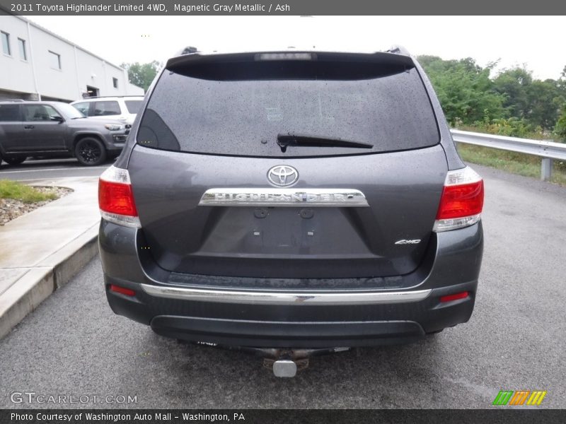 Magnetic Gray Metallic / Ash 2011 Toyota Highlander Limited 4WD