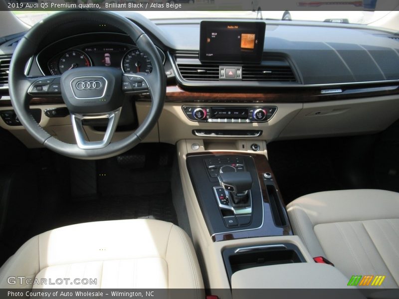 Brilliant Black / Atlas Beige 2019 Audi Q5 Premium quattro