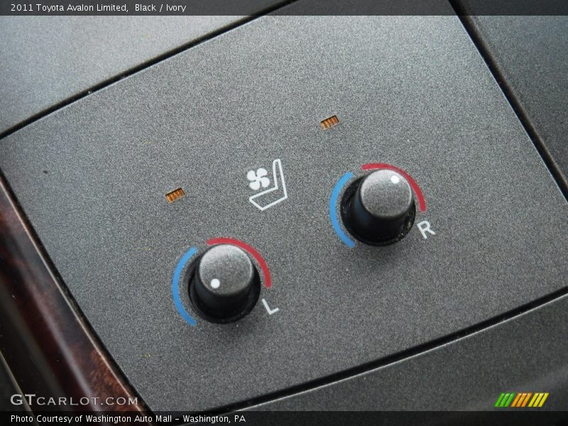 Black / Ivory 2011 Toyota Avalon Limited