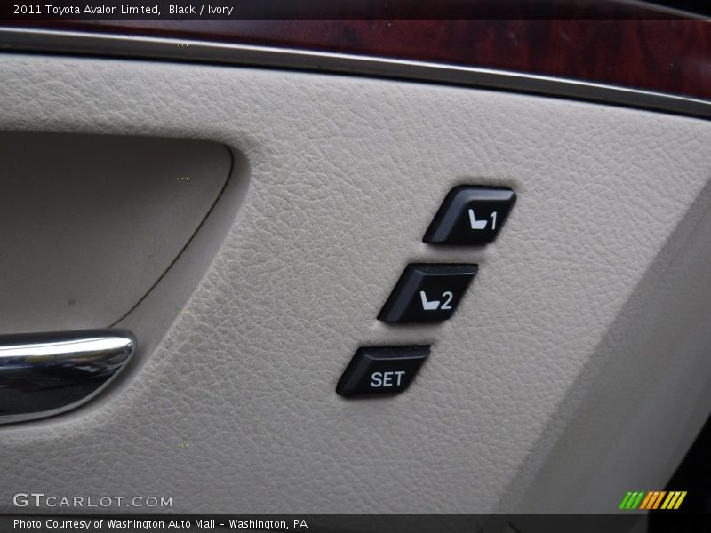 Black / Ivory 2011 Toyota Avalon Limited
