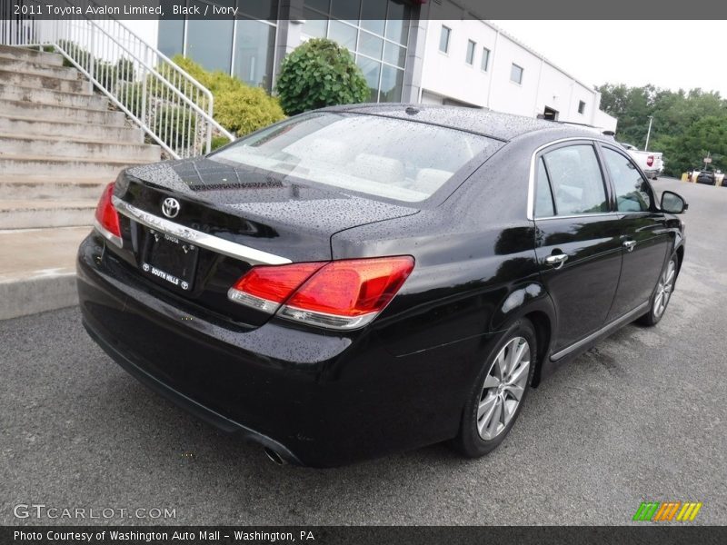 Black / Ivory 2011 Toyota Avalon Limited