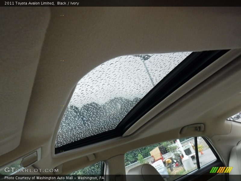 Black / Ivory 2011 Toyota Avalon Limited