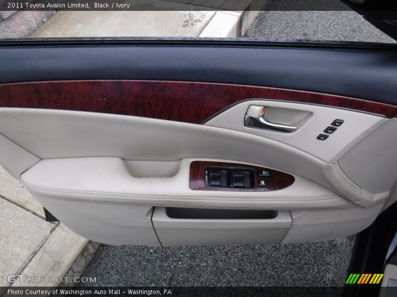 Black / Ivory 2011 Toyota Avalon Limited