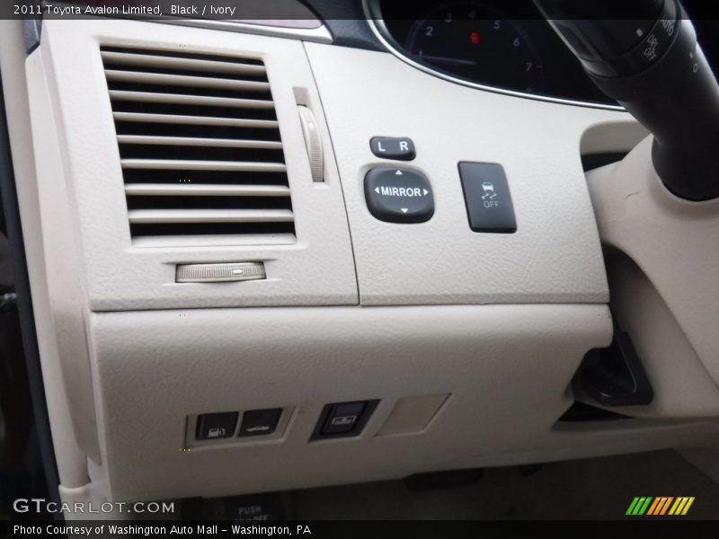 Black / Ivory 2011 Toyota Avalon Limited