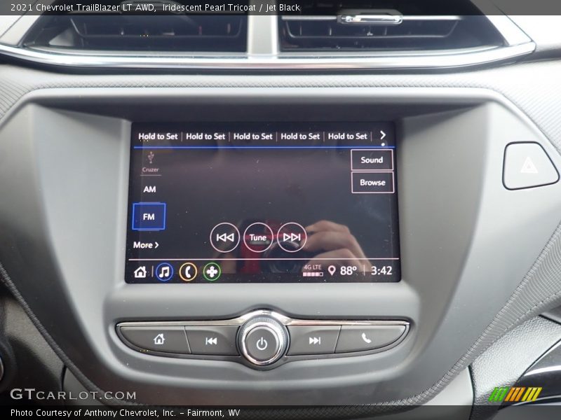 Iridescent Pearl Tricoat / Jet Black 2021 Chevrolet TrailBlazer LT AWD