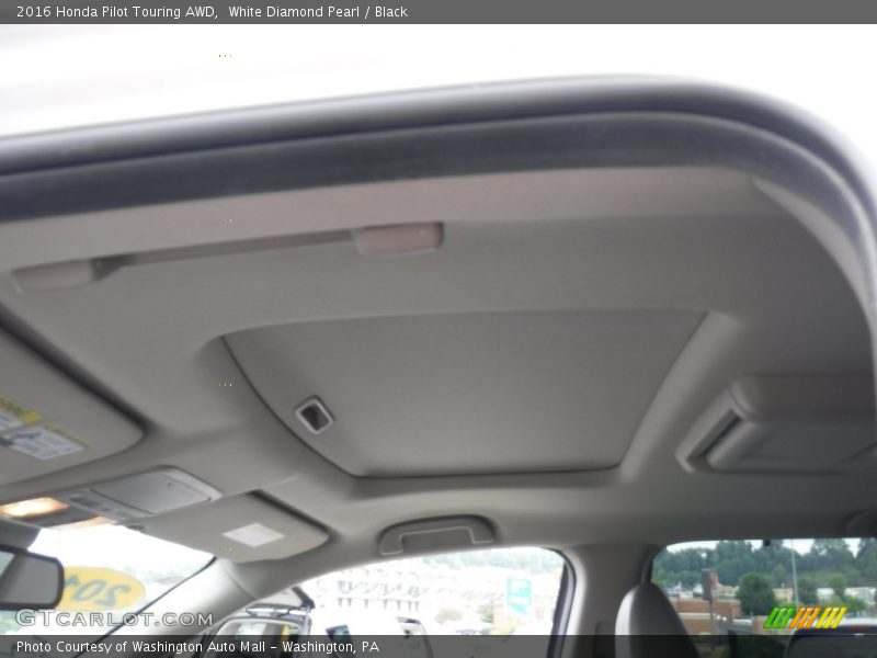Sunroof of 2016 Pilot Touring AWD