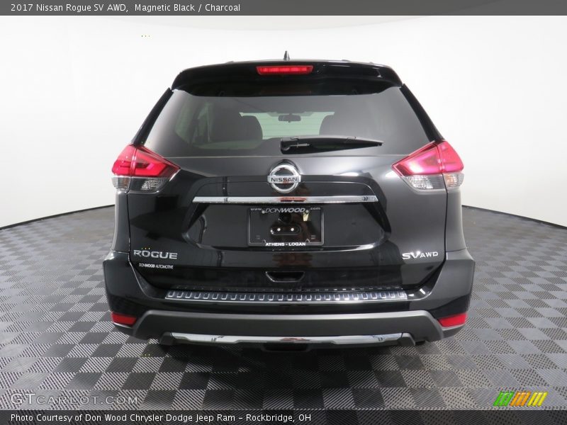 Magnetic Black / Charcoal 2017 Nissan Rogue SV AWD