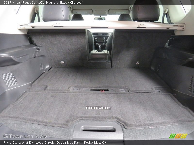 Magnetic Black / Charcoal 2017 Nissan Rogue SV AWD