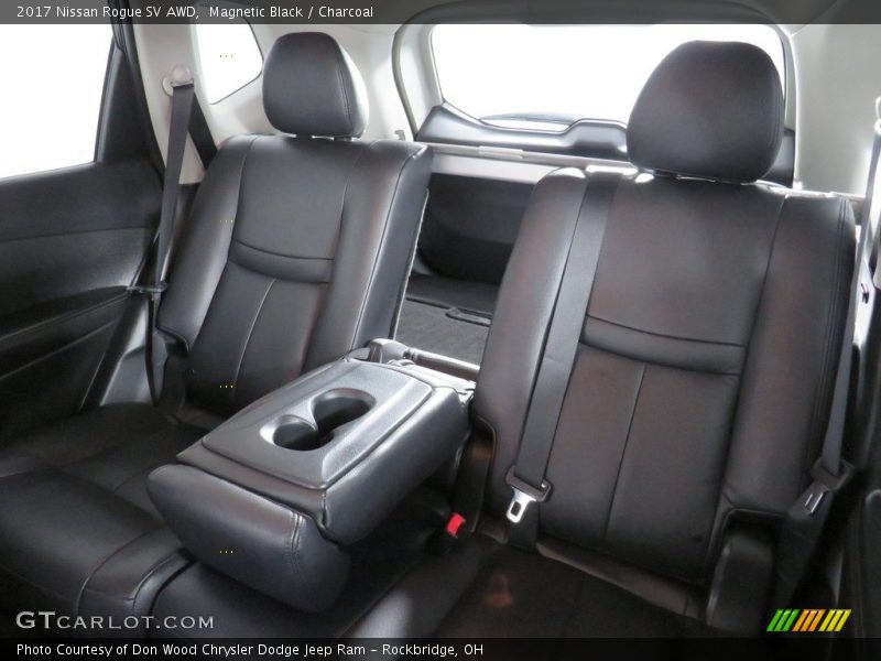 Magnetic Black / Charcoal 2017 Nissan Rogue SV AWD