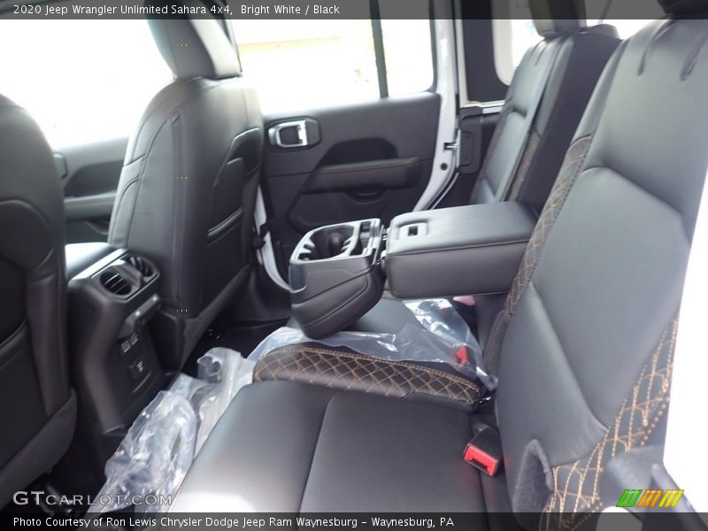 Bright White / Black 2020 Jeep Wrangler Unlimited Sahara 4x4