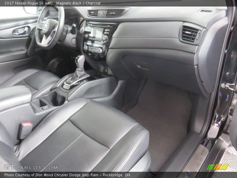 Magnetic Black / Charcoal 2017 Nissan Rogue SV AWD