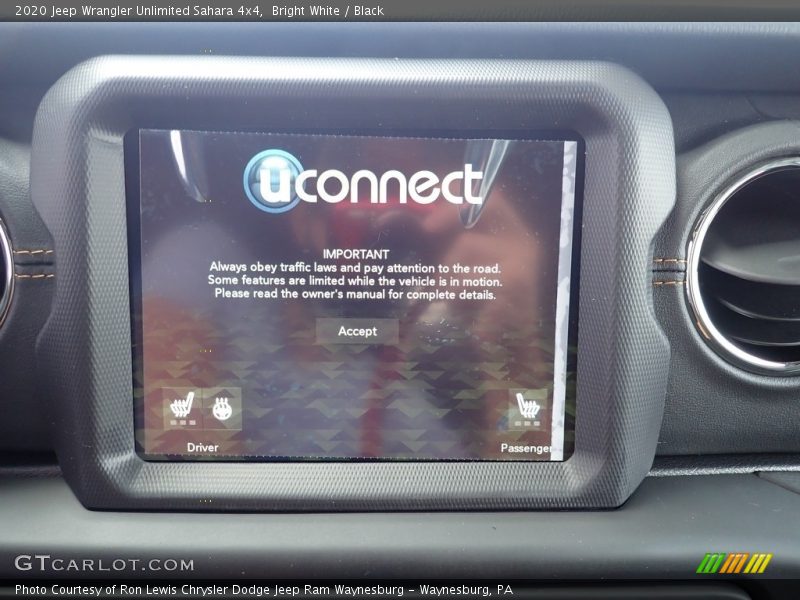 Bright White / Black 2020 Jeep Wrangler Unlimited Sahara 4x4