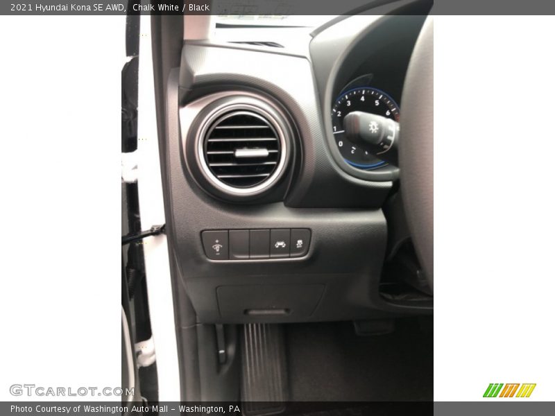 Chalk White / Black 2021 Hyundai Kona SE AWD