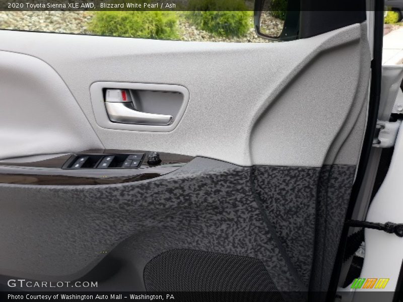 Blizzard White Pearl / Ash 2020 Toyota Sienna XLE AWD