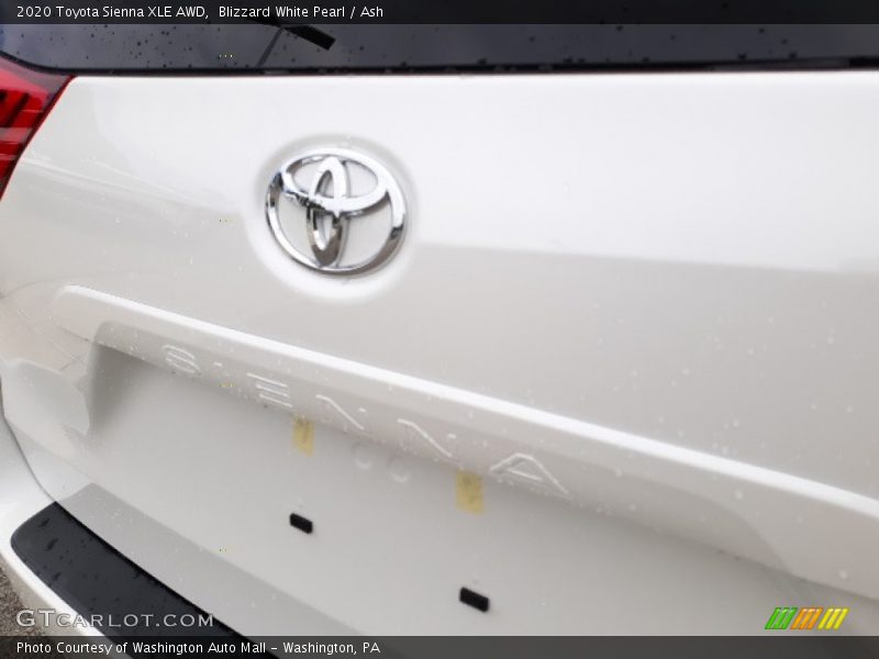 Blizzard White Pearl / Ash 2020 Toyota Sienna XLE AWD