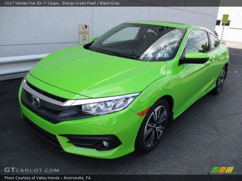 Front 3/4 View of 2017 Civic EX-T Coupe