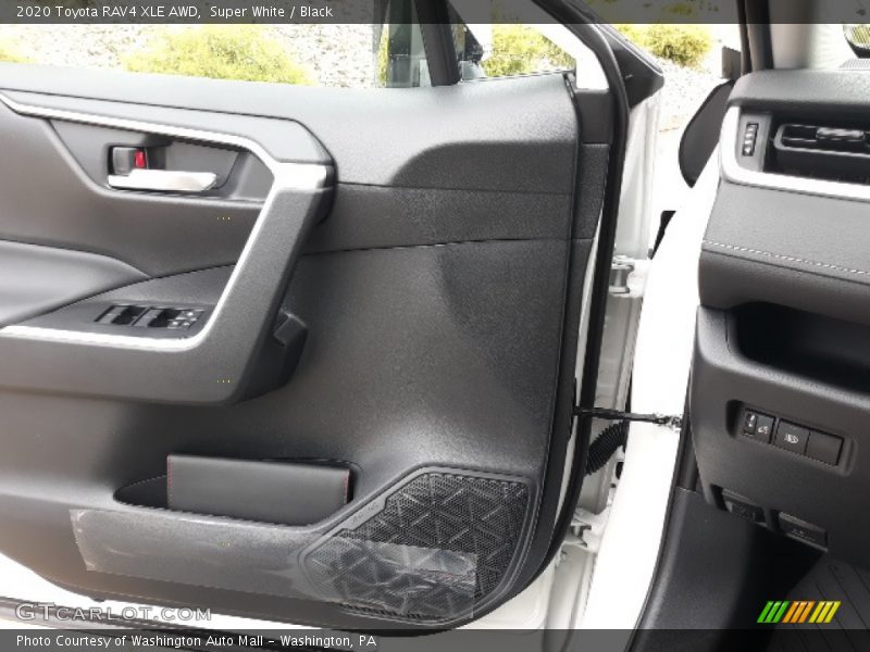 Super White / Black 2020 Toyota RAV4 XLE AWD