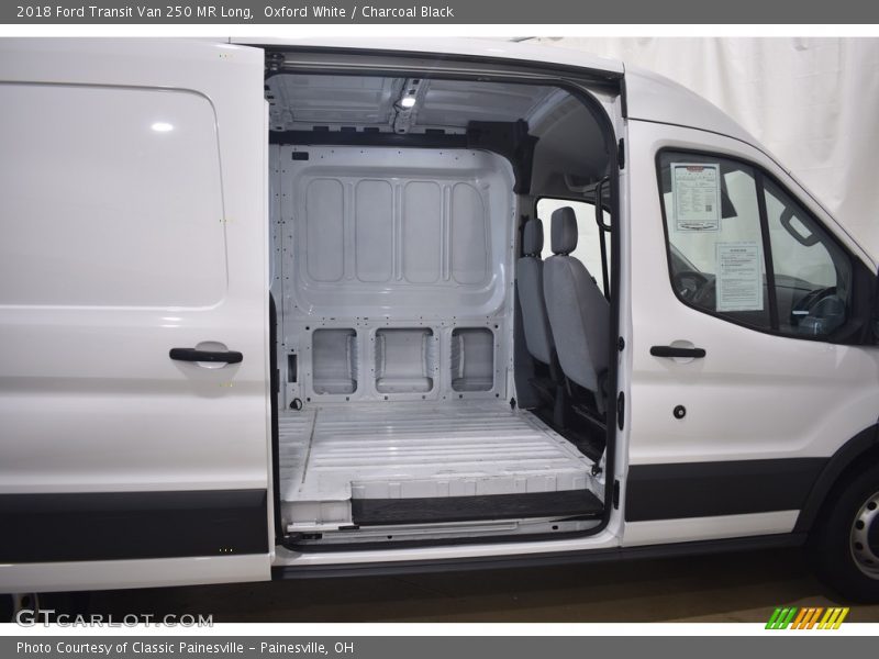 Oxford White / Charcoal Black 2018 Ford Transit Van 250 MR Long
