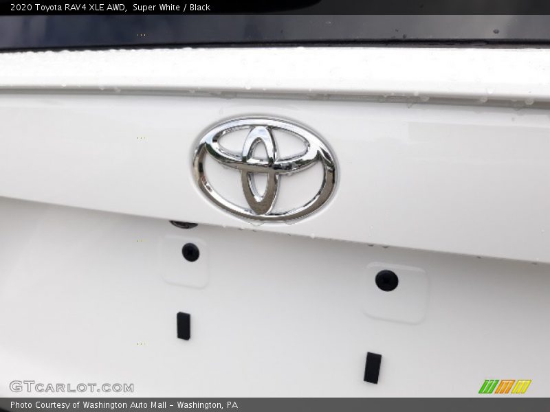 Super White / Black 2020 Toyota RAV4 XLE AWD