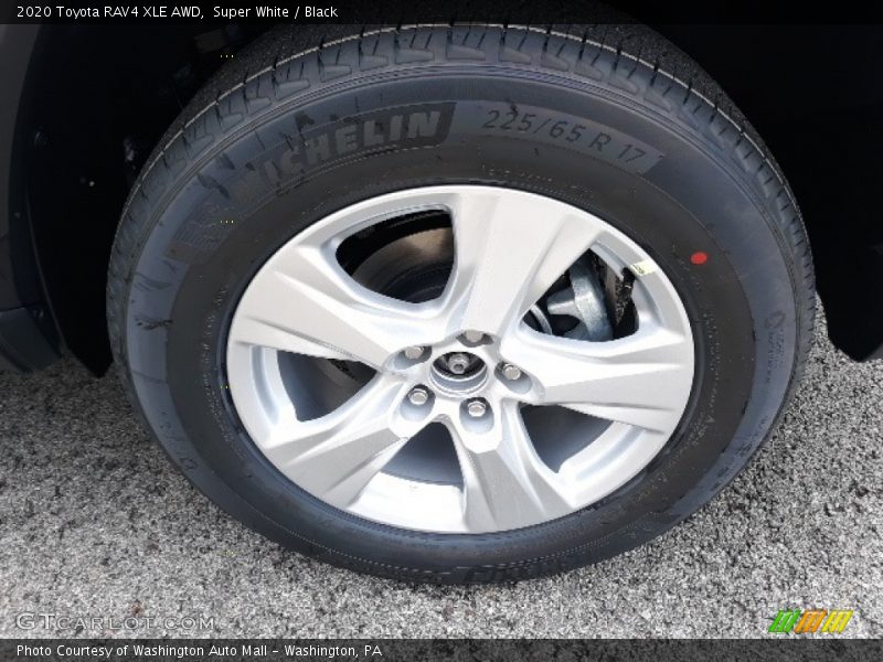 Super White / Black 2020 Toyota RAV4 XLE AWD