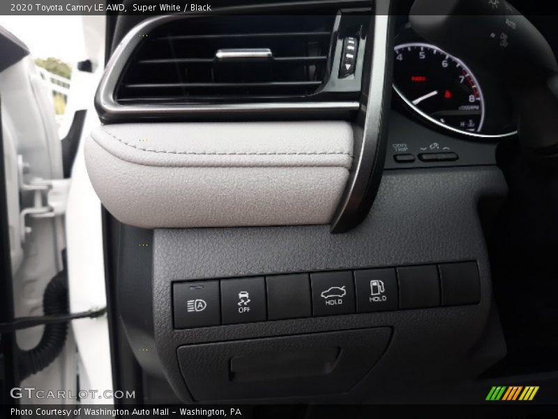 Super White / Black 2020 Toyota Camry LE AWD