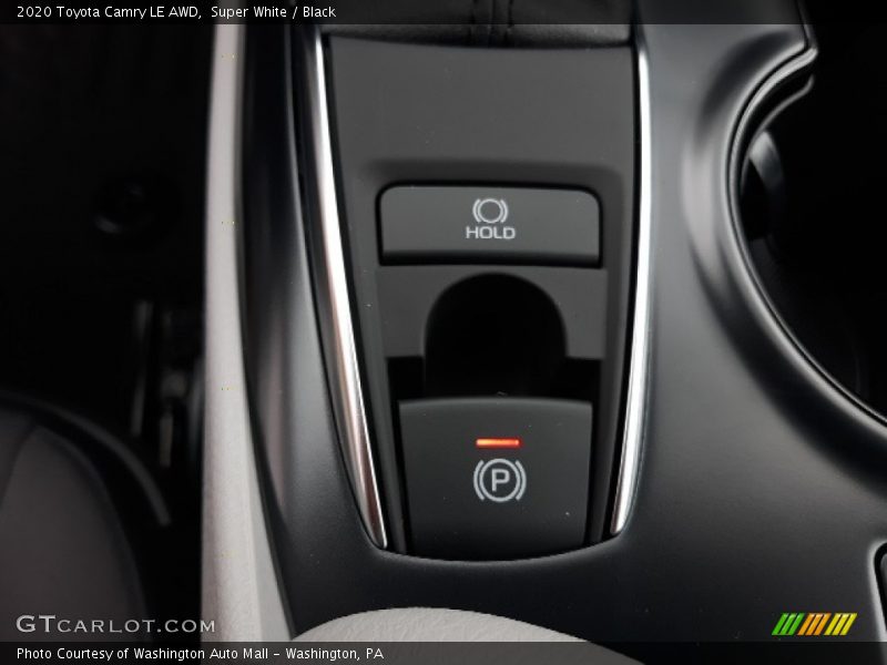 Super White / Black 2020 Toyota Camry LE AWD