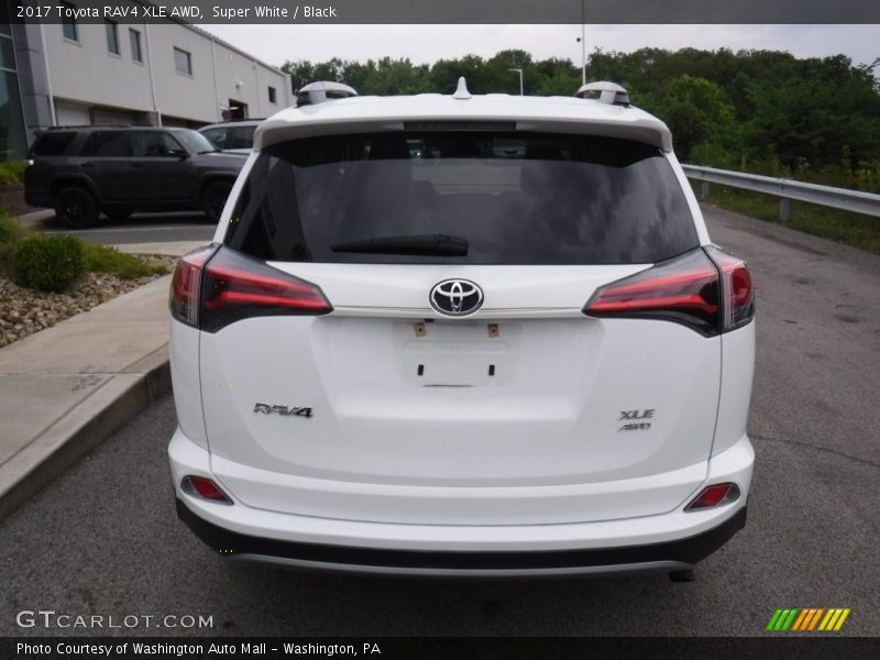 Super White / Black 2017 Toyota RAV4 XLE AWD