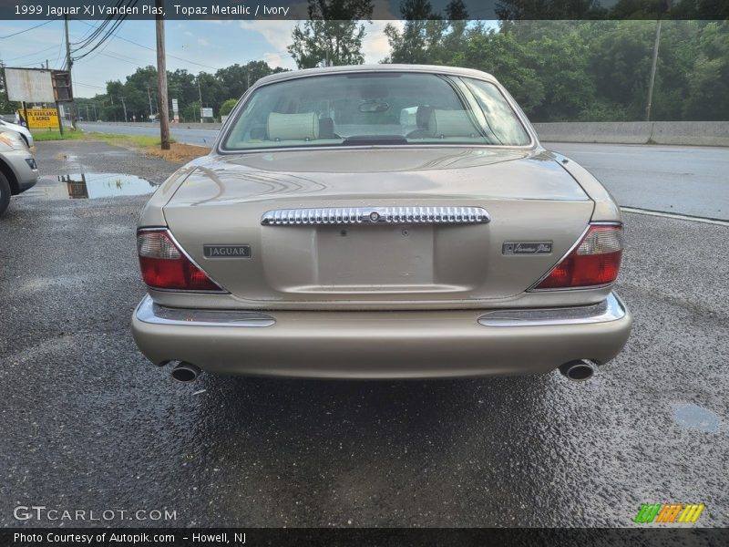 Topaz Metallic / Ivory 1999 Jaguar XJ Vanden Plas