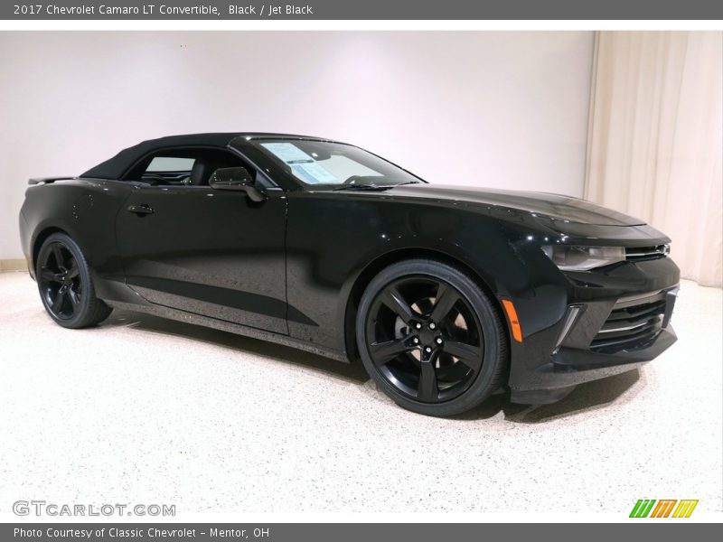 Front 3/4 View of 2017 Camaro LT Convertible