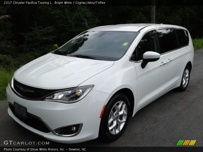 Bright White / Cognac/Alloy/Toffee 2017 Chrysler Pacifica Touring L