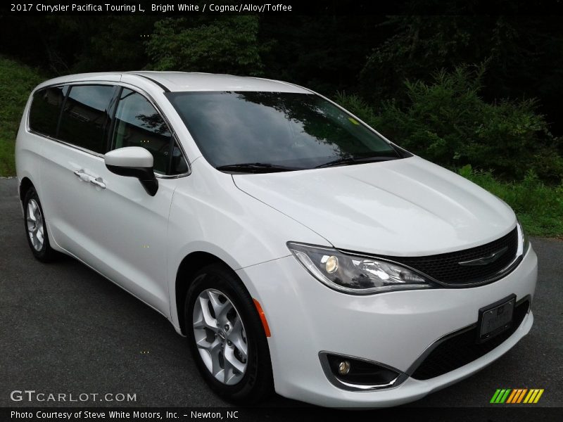 Bright White / Cognac/Alloy/Toffee 2017 Chrysler Pacifica Touring L