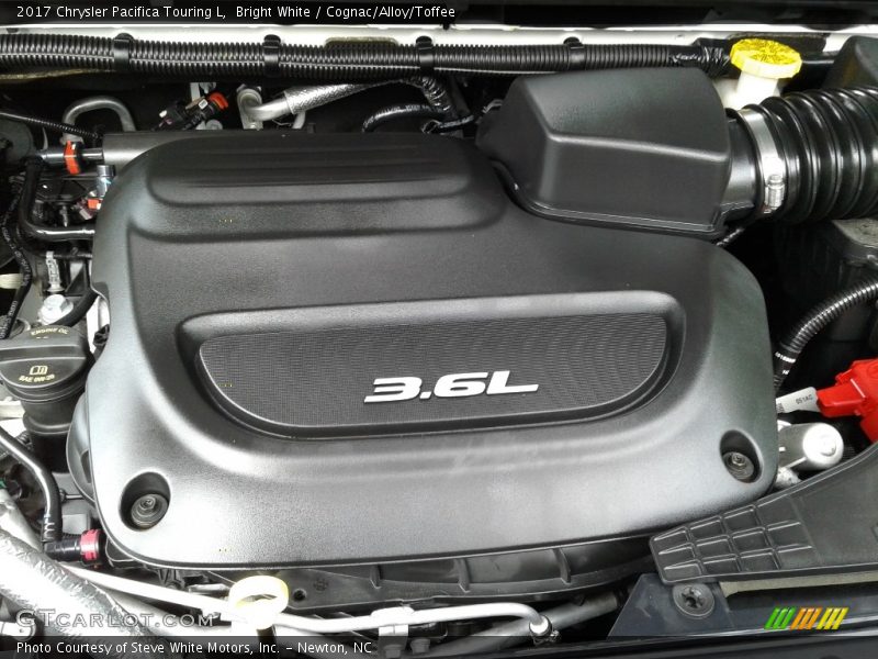 Bright White / Cognac/Alloy/Toffee 2017 Chrysler Pacifica Touring L