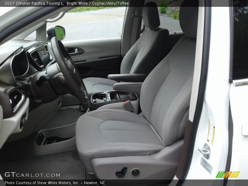 Bright White / Cognac/Alloy/Toffee 2017 Chrysler Pacifica Touring L