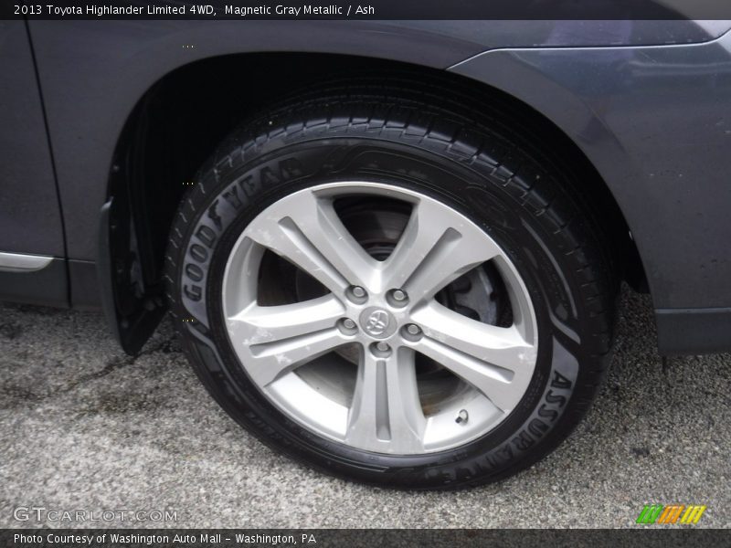 Magnetic Gray Metallic / Ash 2013 Toyota Highlander Limited 4WD